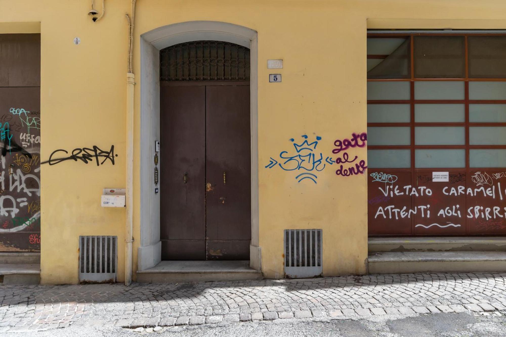 Apartment Amos - 5 Minutes From Piazza Maggiore بولونيا المظهر الخارجي الصورة